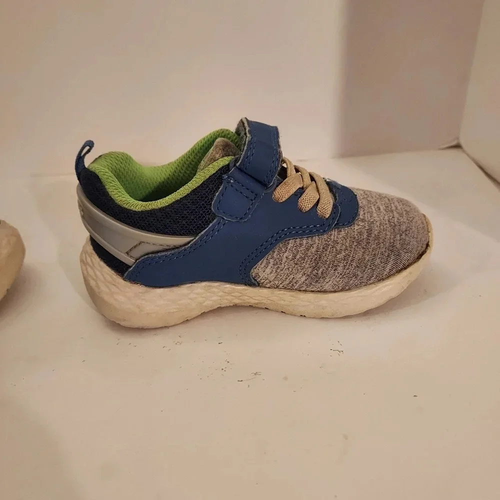 Carter's Dogan Running Shoes in Size 6